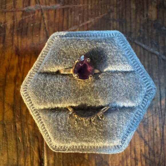 Stunning Engagement Ring & Stackable Wedding Band - Picture 4 of 4